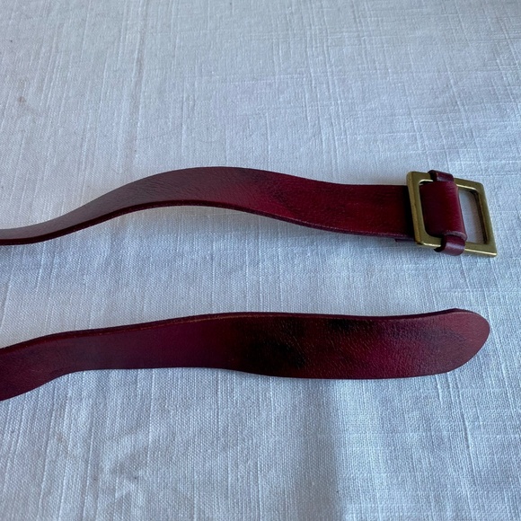 Vintage Gap leather belt in deep red with brass buckle Size Small - Picture 10 of 10